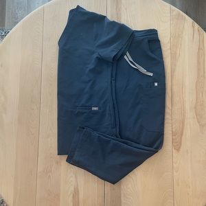 Dark Harbor figs scrubs